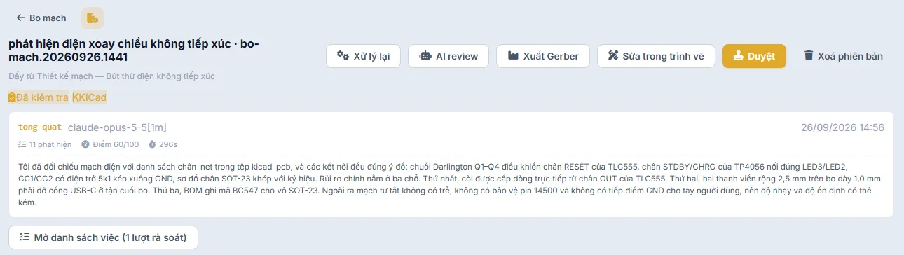 AI rà soát chấm 60/100 và chỉ ra 3 rủi ro cụ thể (dòng ra của TLC555, viền bo đỡ cổng USB-C, nhãn linh kiện trong BOM) để sửa trước khi duyệt.