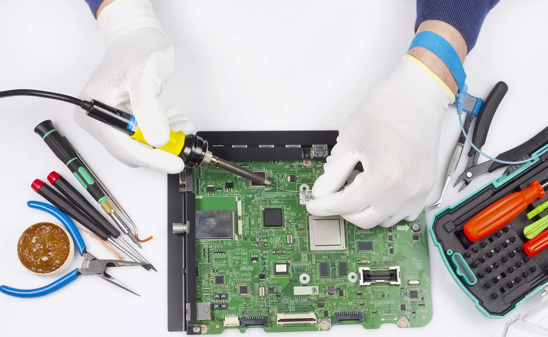 Thiết Kế Ngược PCB (Reverse Engineering) — Tất Tần Tật Từ Khái Niệm Đến Ứng Dụng